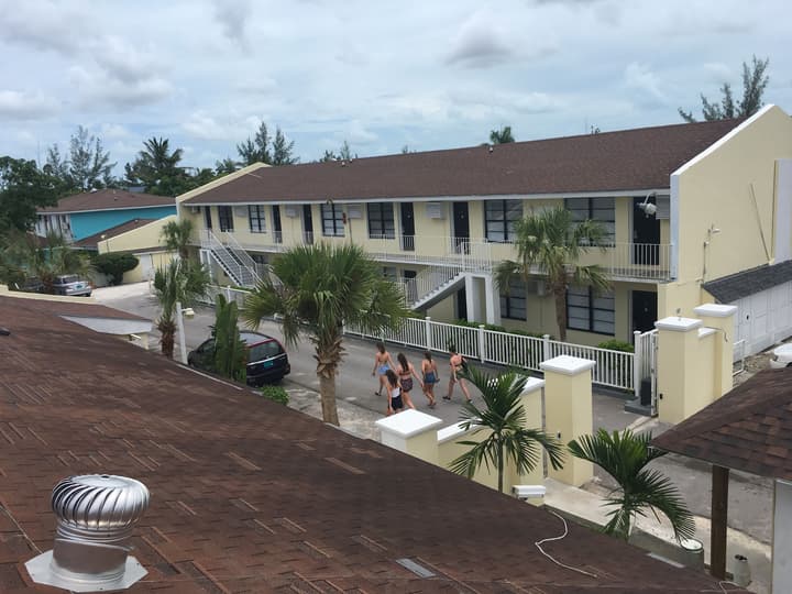The Colony Club Inn & Suites