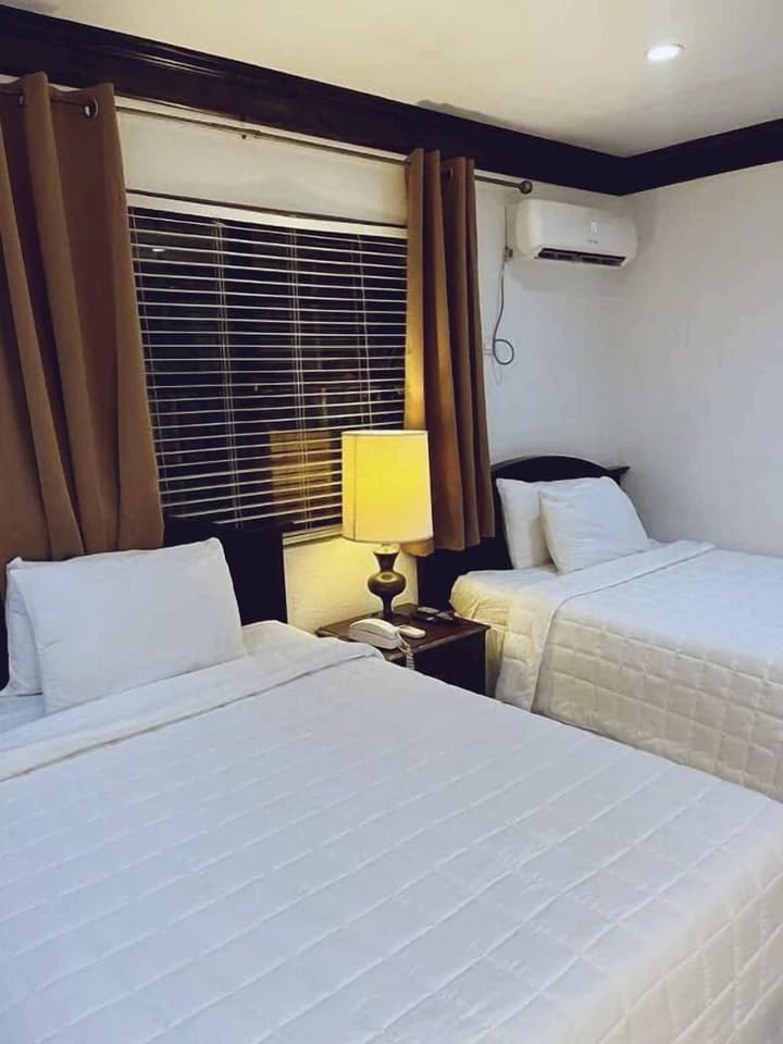 The Colony Club Inn & Suites