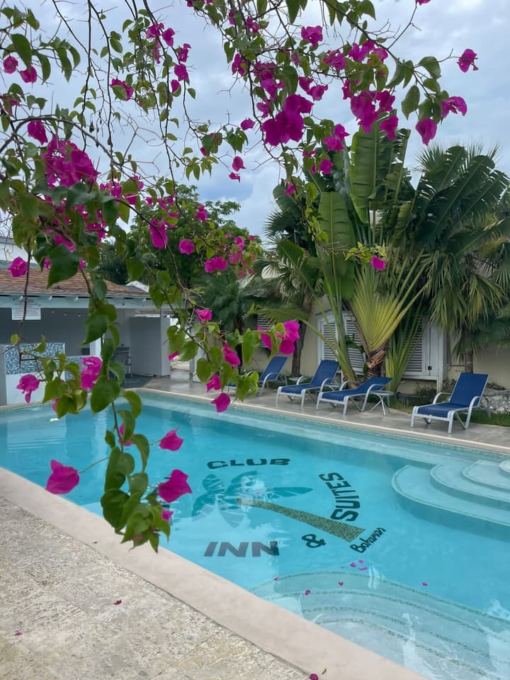 The Colony Club Inn & Suites