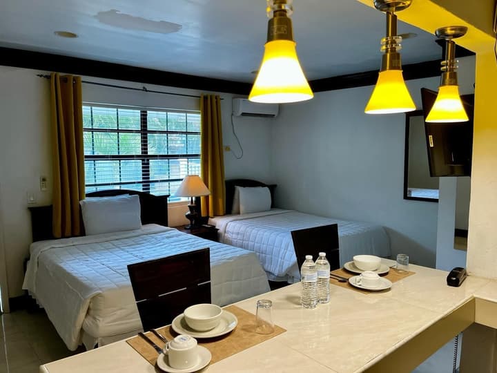 The Colony Club Inn & Suites