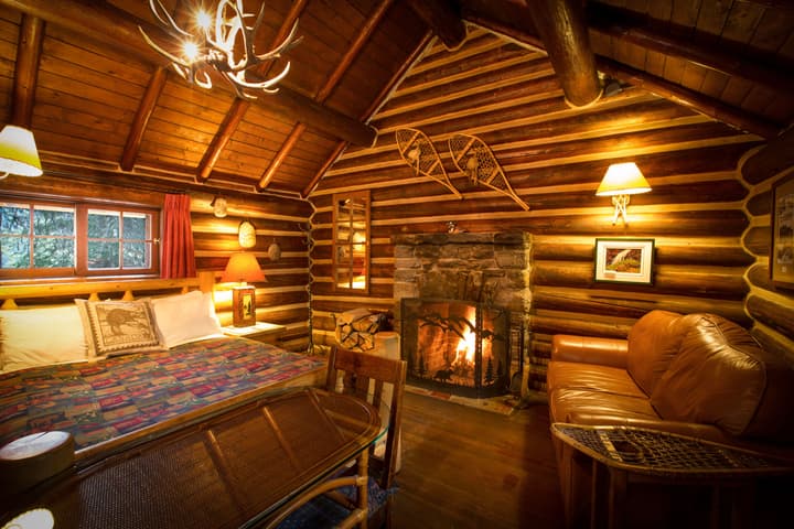 Storm Mountain Lodge Cabins & Dining