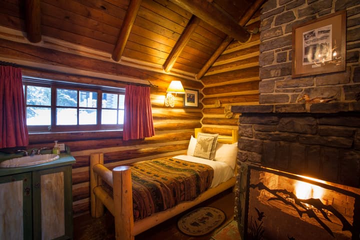 Storm Mountain Lodge Cabins & Dining