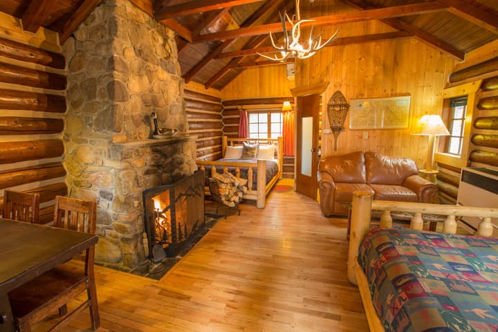 Storm Mountain Lodge Cabins & Dining