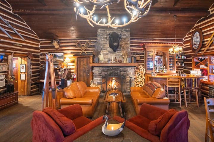 Storm Mountain Lodge Cabins & Dining
