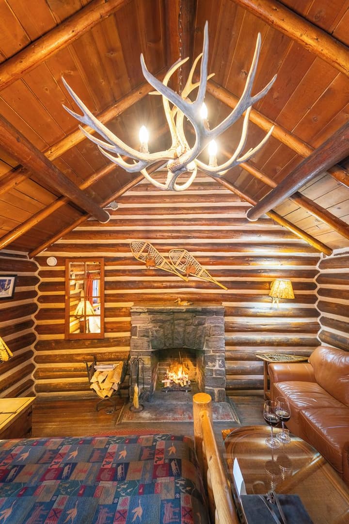 Storm Mountain Lodge Cabins & Dining