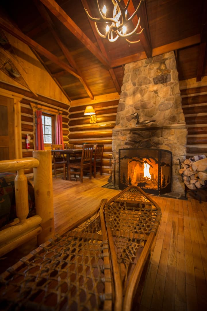 Storm Mountain Lodge Cabins & Dining