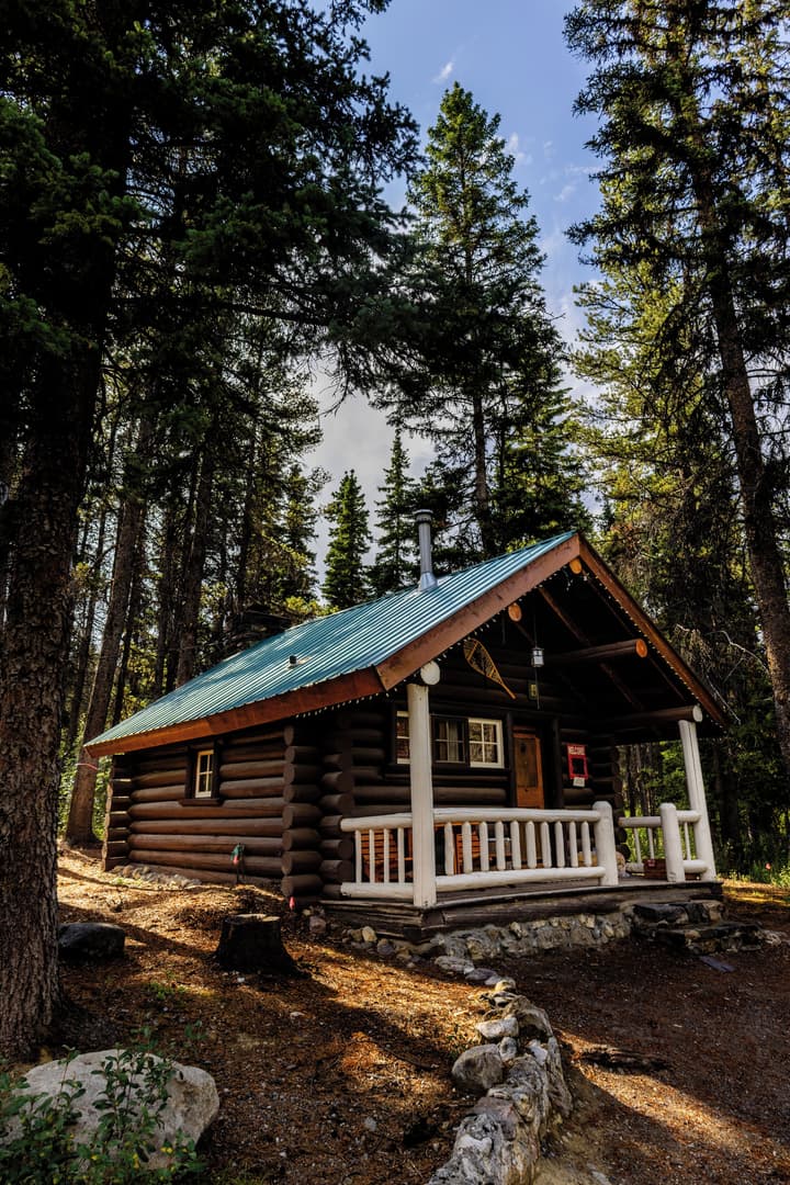 Storm Mountain Lodge Cabins & Dining