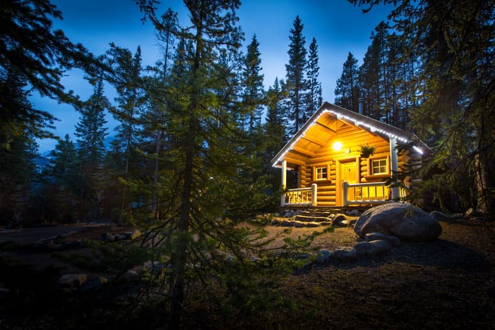 Storm Mountain Lodge Cabins & Dining