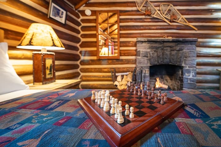Storm Mountain Lodge Cabins & Dining