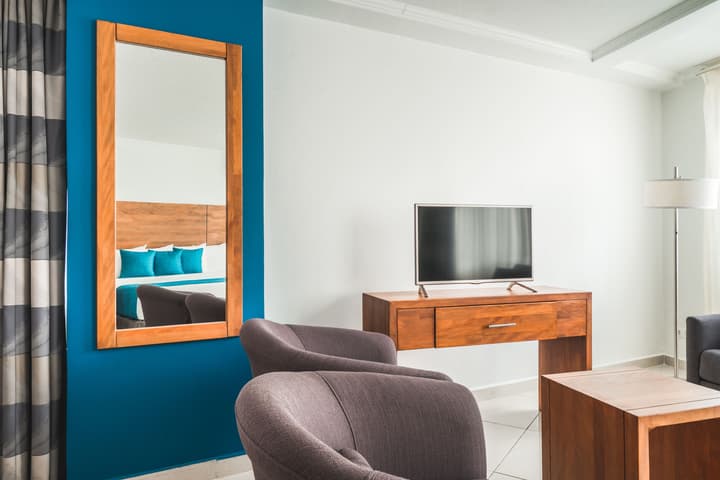 Majestic City Suites & Beach Hotel