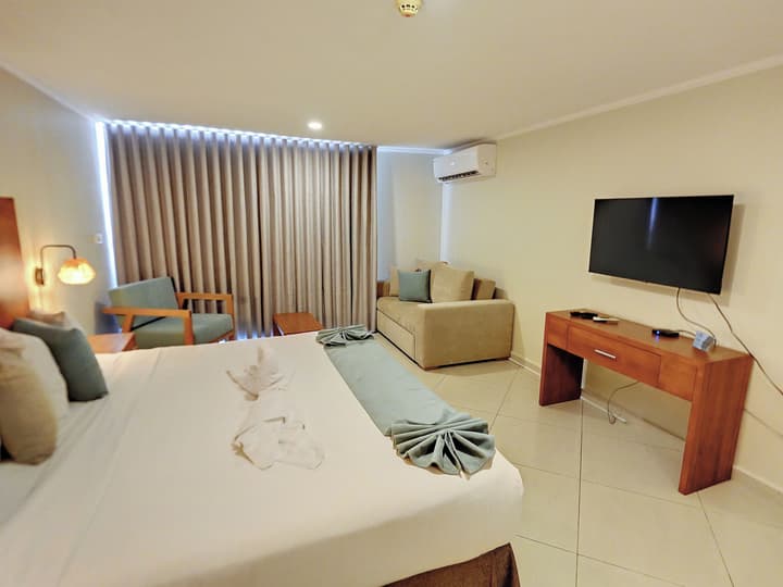 Majestic City Suites & Beach Hotel
