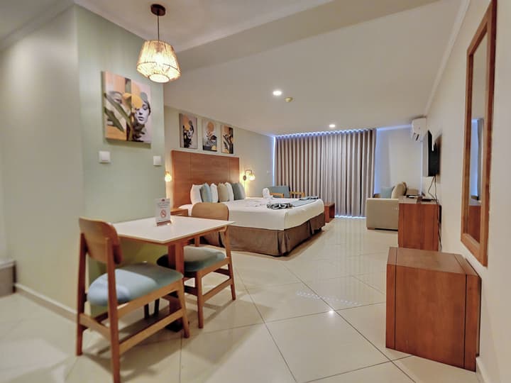 Majestic City Suites & Beach Hotel