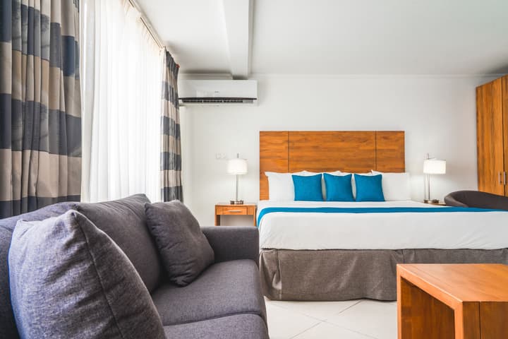 Majestic City Suites & Beach Hotel
