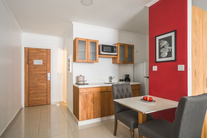 Majestic City Suites & Beach Hotel