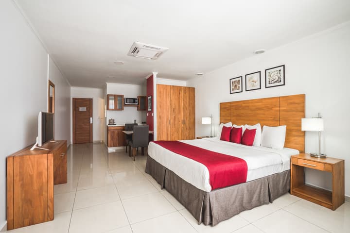 Majestic City Suites & Beach Hotel