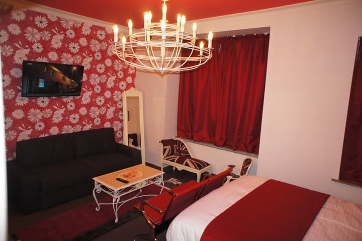 J and R Brussels City Apartment