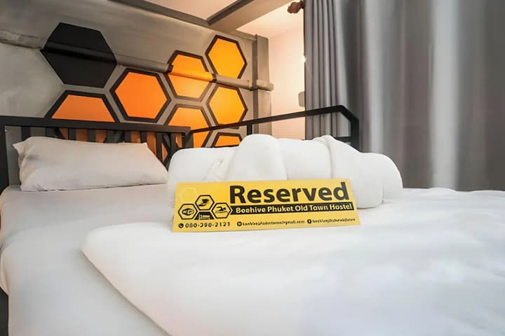 Beehive Phuket Old Town - Hostel