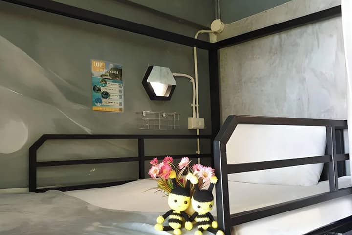 Beehive Phuket Old Town - Hostel
