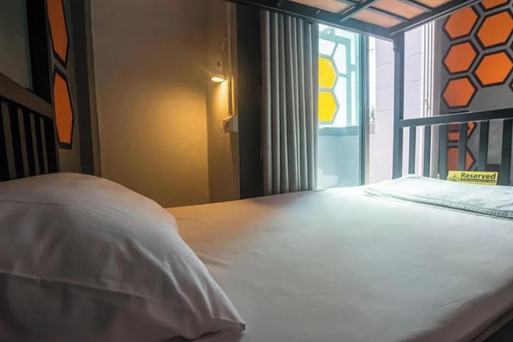 Beehive Phuket Old Town - Hostel