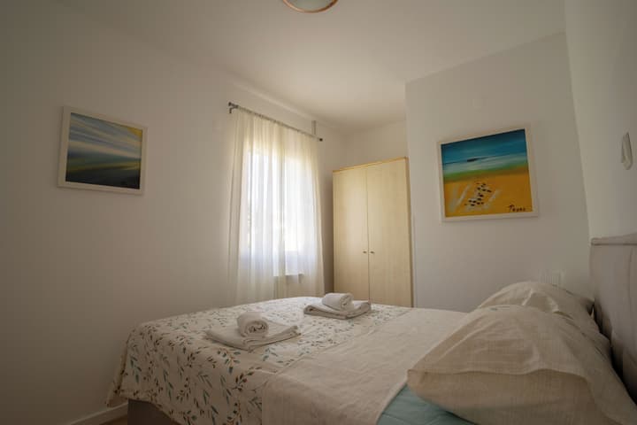 Apartments & Rooms Petra
