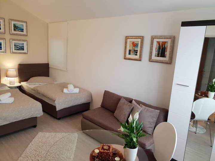 Apartments & Rooms Petra