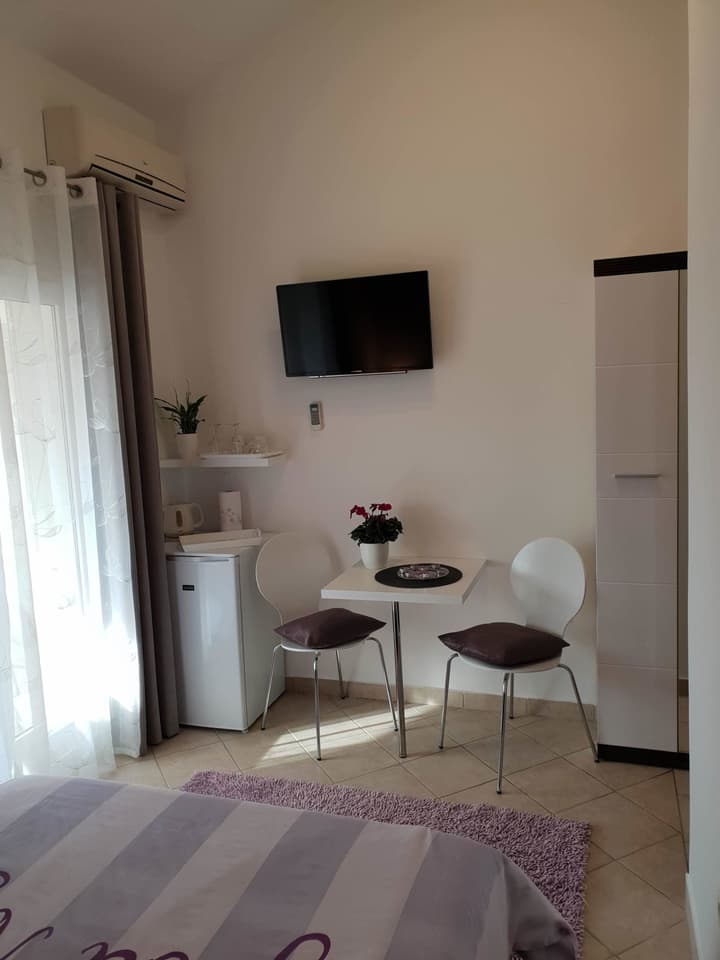 Apartments & Rooms Petra