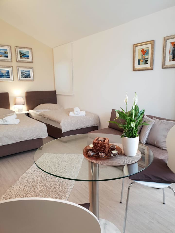 Apartments & Rooms Petra