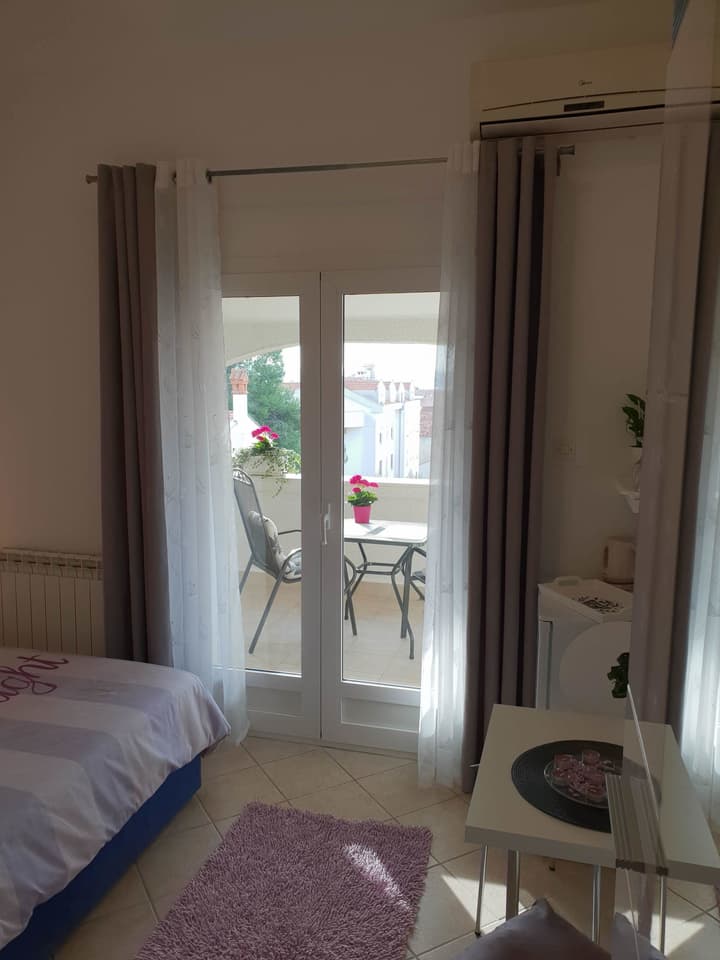 Apartments & Rooms Petra