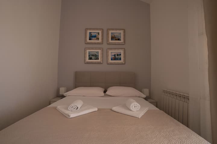 Apartments & Rooms Petra
