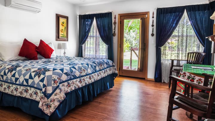 Red Horse Bed and Breakfast