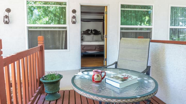 Red Horse Bed and Breakfast