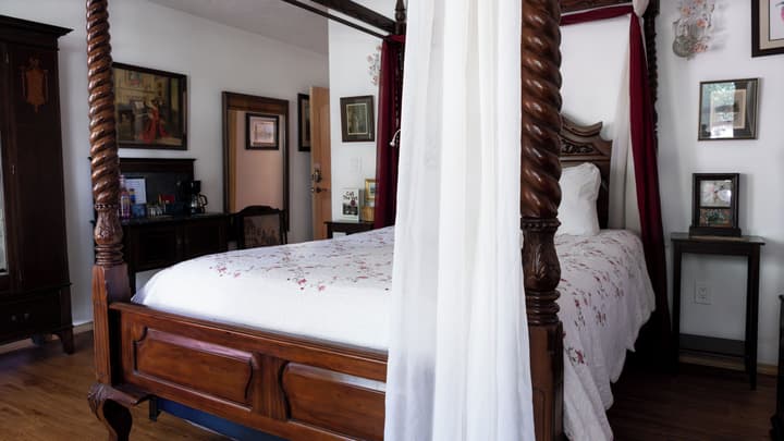 Red Horse Bed and Breakfast