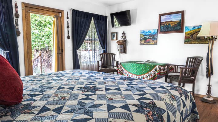 Red Horse Bed and Breakfast