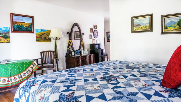 Red Horse Bed and Breakfast