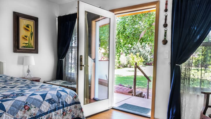 Red Horse Bed and Breakfast