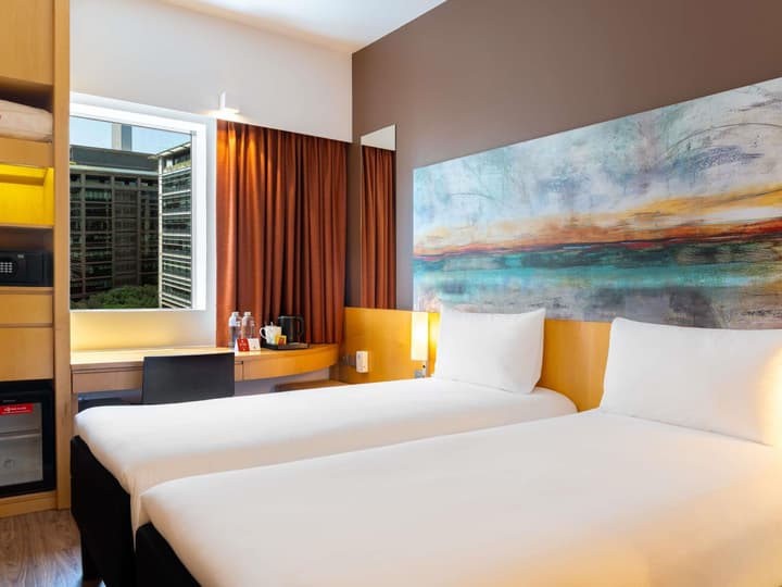 ibis One Central Hotel