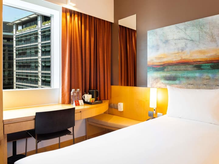 ibis One Central Hotel