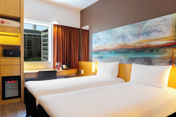 ibis One Central Hotel