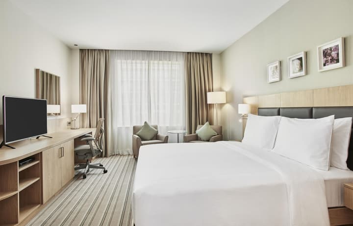 Hilton Garden Inn Dubai, Mall Avenue