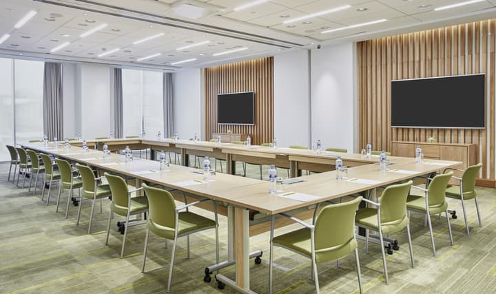 Hilton Garden Inn Dubai, Mall Avenue
