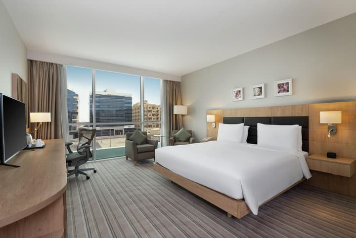 Hilton Garden Inn Dubai, Mall Avenue