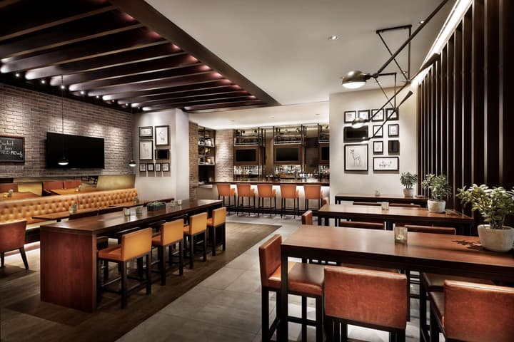 Hilton Garden Inn Dubai, Mall Avenue