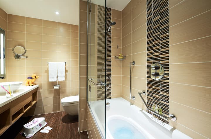 Hilton Garden Inn Dubai, Mall Avenue