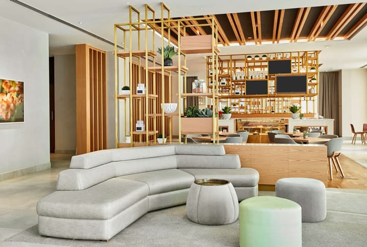 Hilton Garden Inn Dubai, Mall Avenue