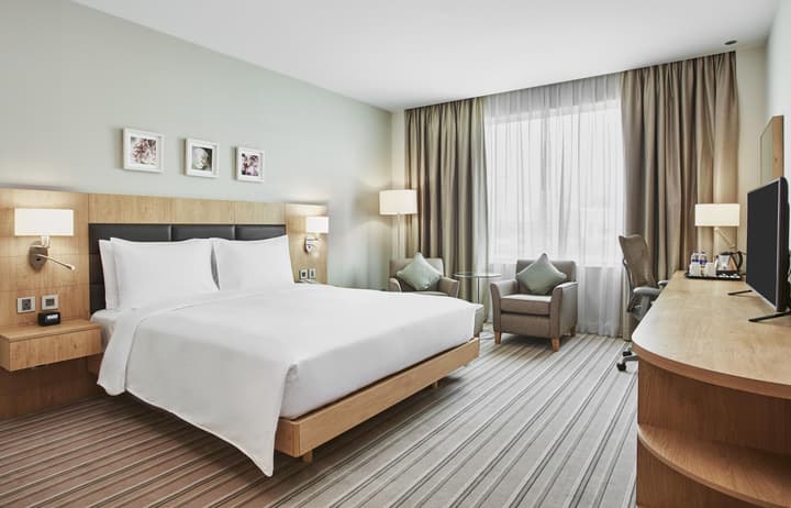 Hilton Garden Inn Dubai, Mall Avenue