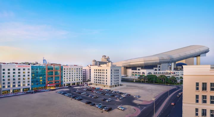 Hilton Garden Inn Dubai, Mall Avenue