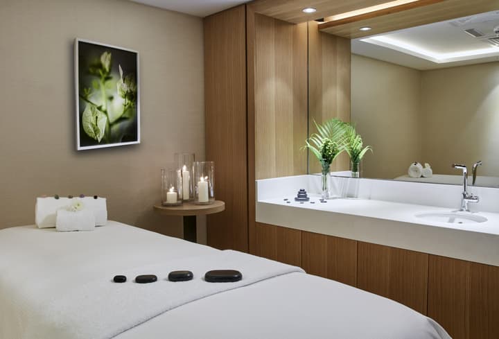 Hilton Garden Inn Dubai, Mall Avenue