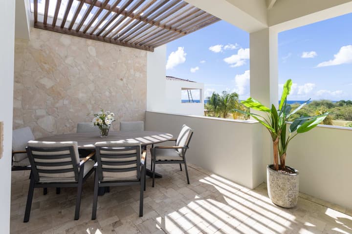 Valen 1 Oceanfront Penthouse at The Reef