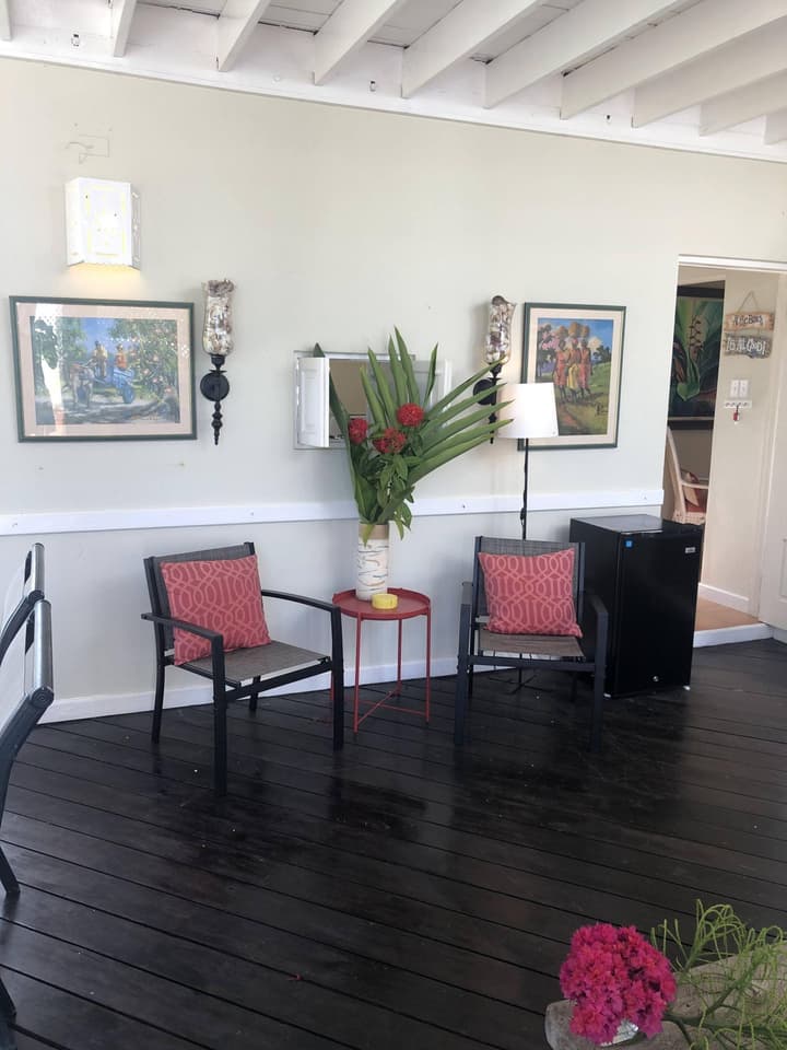 Adrift- 3BR Beachfront Villa w Staff