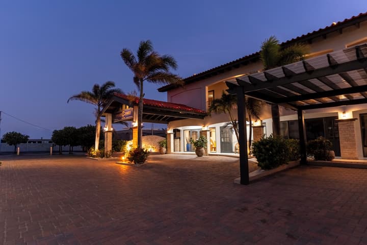Dorado Eagle Beach Hotel